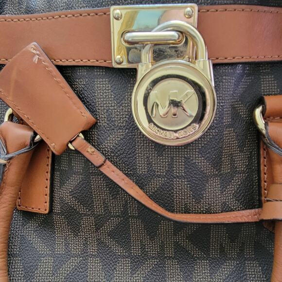 Michael Kors Signature Shoulder Bag Brown with Gold Trim Striking Large - Picture 4 of 13